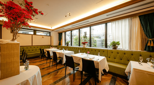 Elevated Dining Oasis With Outside Views for Exclusive Corporate Gatherings