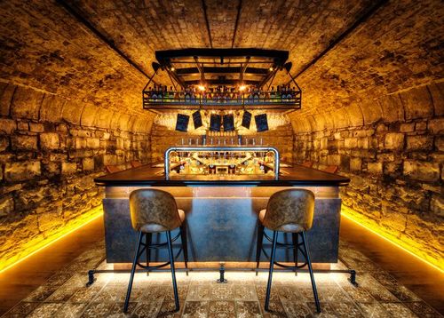 Timeless Tavern for Unforgettable Experiences