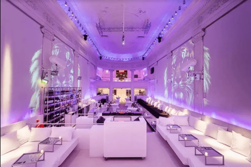Neo-Classical Networking Venue in Amsterdam.png