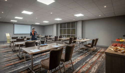 Contemporary Meeting Room With Flexible Layouts for Dynamic Seminars