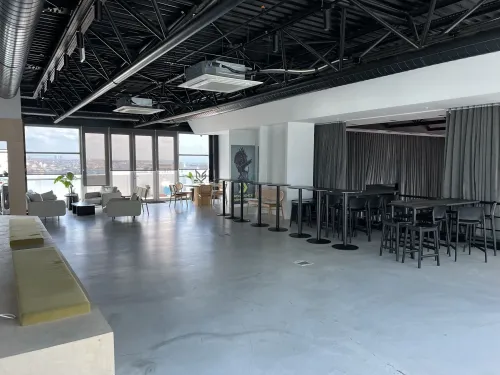 Modern Industrial Setting With Panoramic Terrace for Dynamic Events