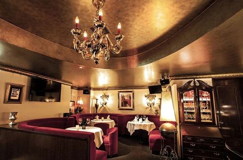 Baroque Curved Ceiling Dining Room With Candle-Style Chandeliers for Intimate Corporate Dinners