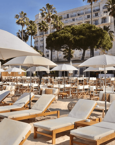 Elegant Beachfront Venue for Lively Seaside Events
