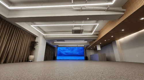 Elegant Modern Hall With Large LED Wall for Dynamic Events and Gatherings