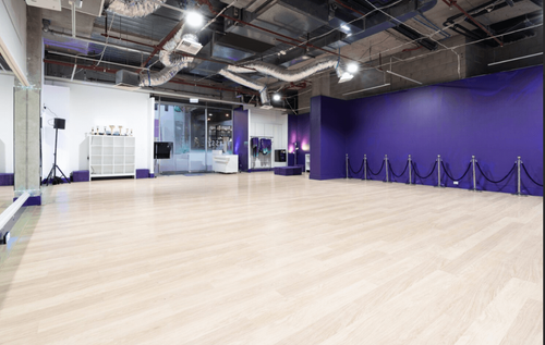 Vibrant Studio With Alluring Purple Accents for Creative Events