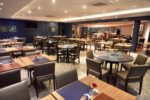 Elegant Modern Dining Space With Natural Ambience for Private Dinners