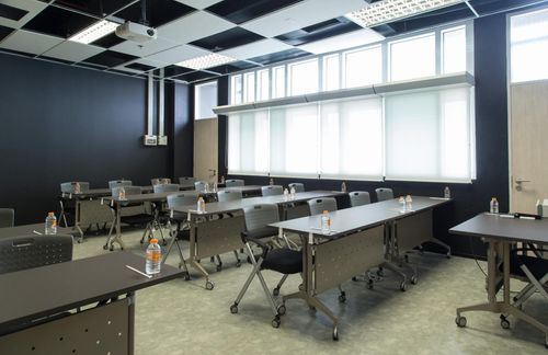 Contemporary Workspace With Sleek Design for Productive Meetings