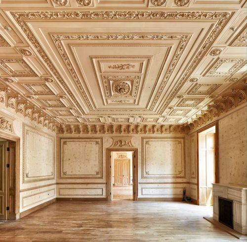 Stunning And Traditional Hall