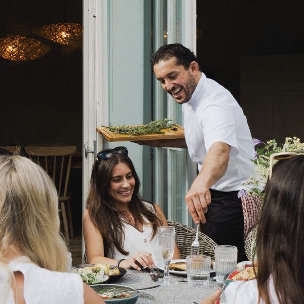 Private Chefs for Corporate Events: A Growing Trend in Experiential Dining