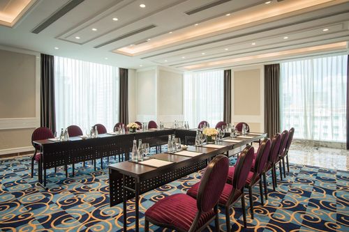 White Panelled Meeting Rooms With Ornate Details for Corporate Gatherings