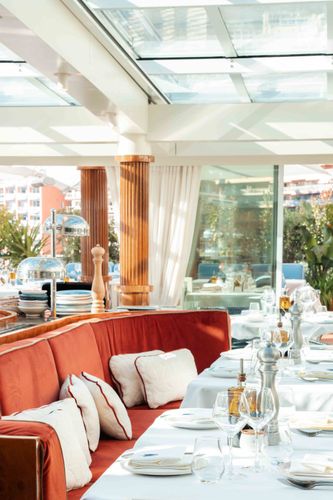 Elegant and Chic Dining Hall With Panoramic Views for Exclusive Gatherings