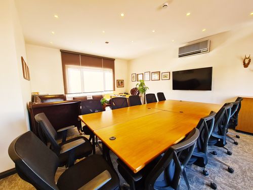 Cosy Co-Working Gem With Panoramic City Views for Team Meetings
