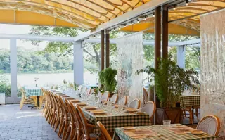 Mid-Century With Scenic Water Views Restaurant for Relaxed Corporate Gatherings