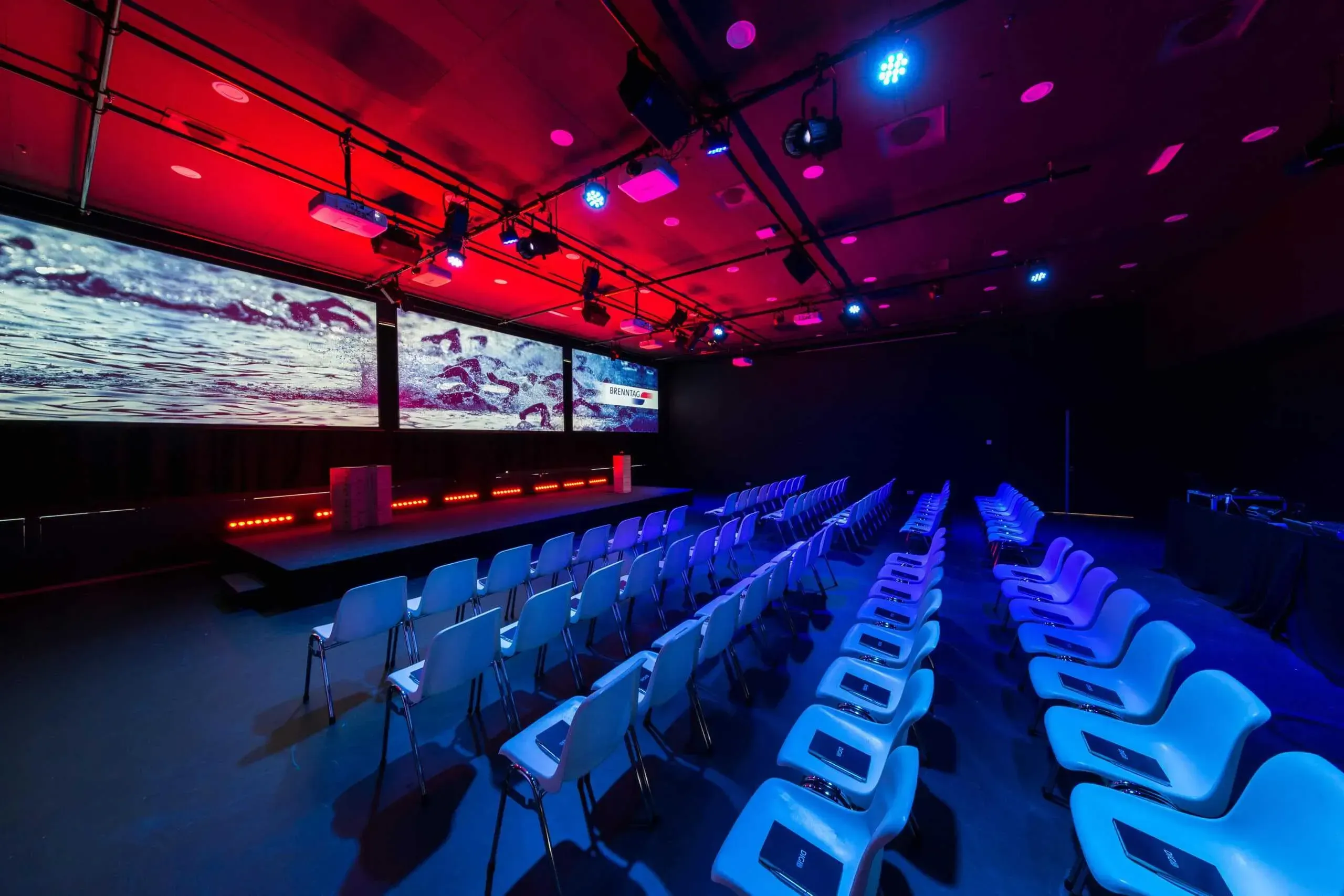 VR-ready corporate event venue in Amsterdam with immersive screens.webp