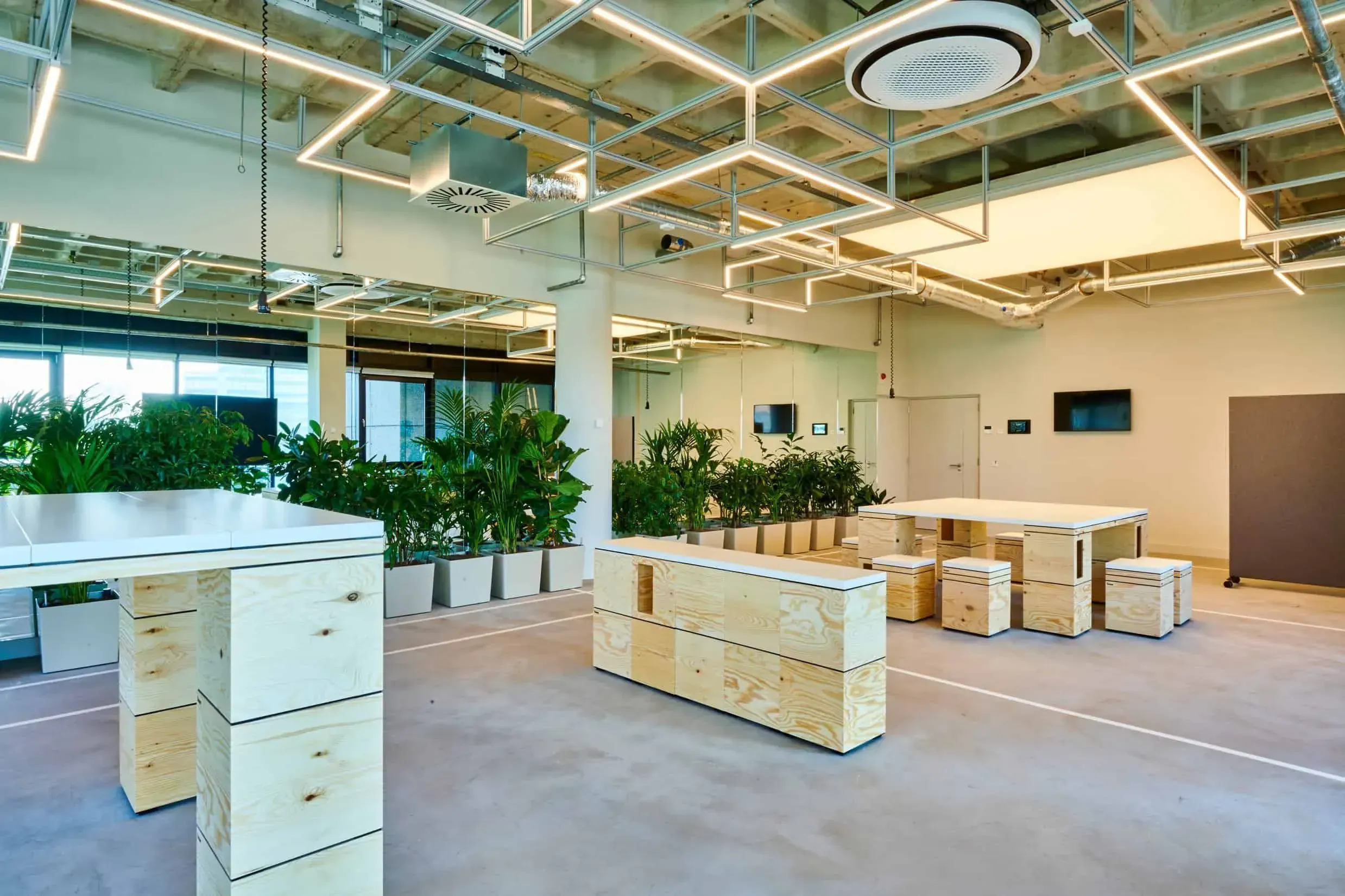 Smart Futuristic Space for Innovative Workshops and Creative Sessions