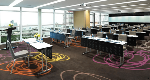 Bright Contemporary Hub With Vibrant Decor for Collaborative Brainstorming Sessions