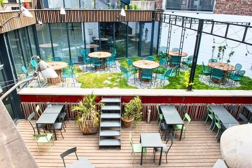 Lush Courtyard and Industrial Deck for Unforgettable Gatherings