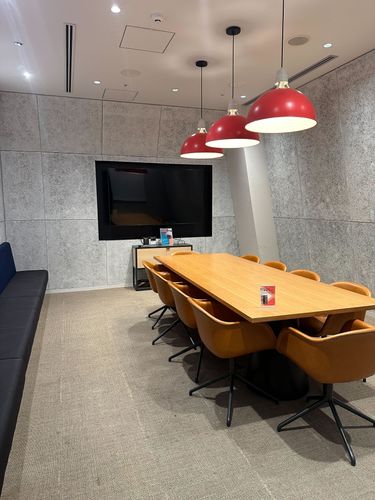 Modern Meeting Room With Artistic Accents for Creative Presentations