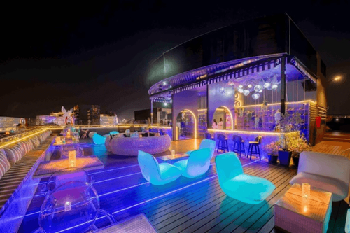Stunning Industrial Rooftop With Chic Aesthetics for Memorable Celebrations and Unique Gatherings