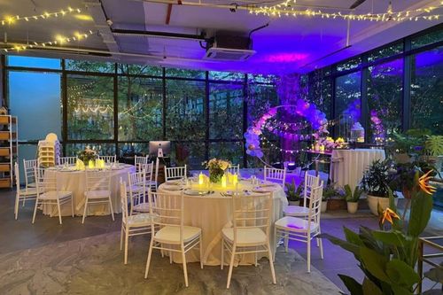Mid-Century Chic Indoor Garden for Sophisticated Summer Socials