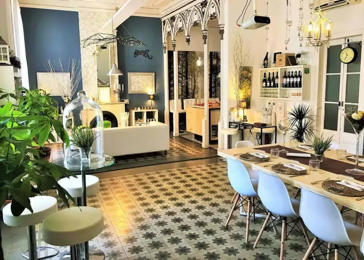 A gastronomic and intimate small party hall near Plaça Reial.webp