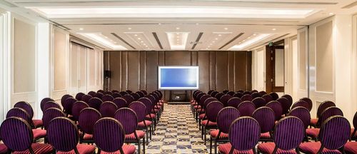 Elegant Conference Rooms With Natural Light for Meetings and Workshops