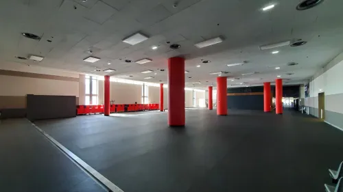 Spacious Industrial-Style Venue With Bold Red Columns for High-Impact Gatherings