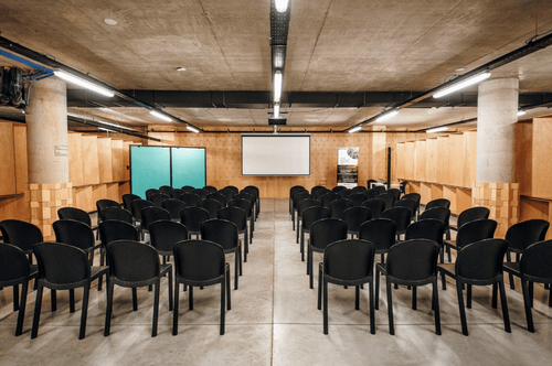 Industrial-Chic Venue With Flexible Layout for Dynamic Seminars