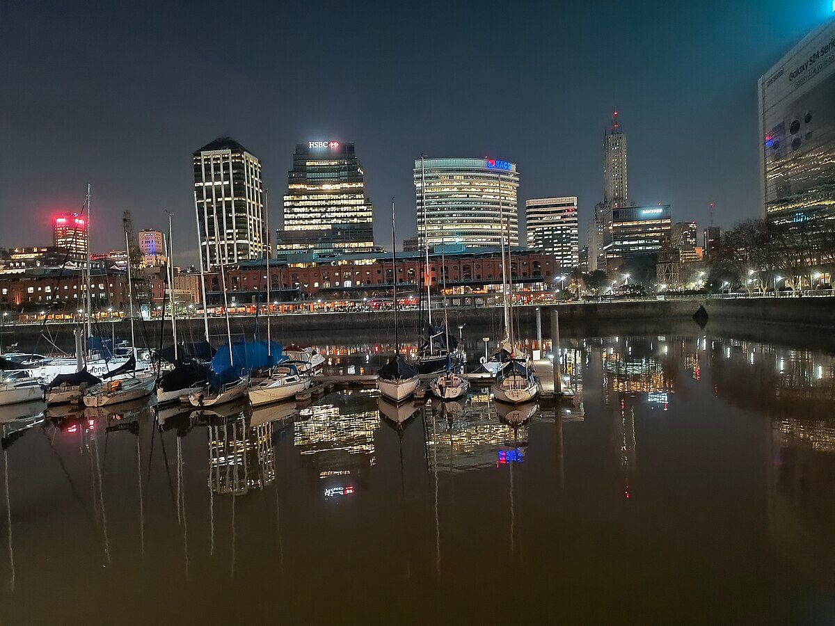 Puerto Madero - the space for modern side events via Wikimedia Commons.jpg