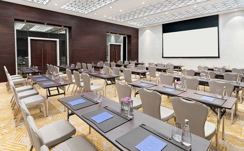 Elegant Modern Venue With Eco-Friendly Features for High-Impact Events