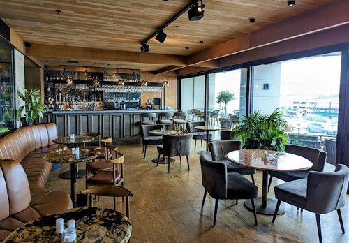 Contemporary Warm Wood Hideaway With Harbour Breeze for Social Evenings