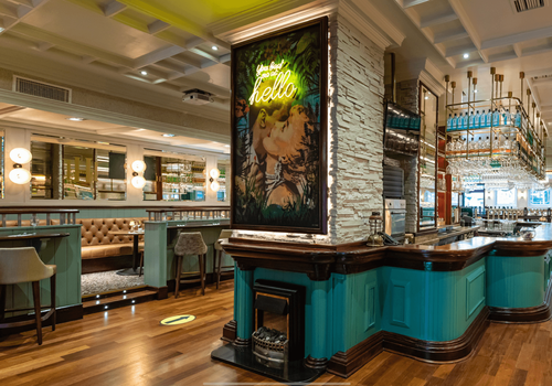 Vintage Bar With a Chic Interior for Elite Corporate Receptions