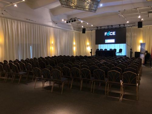 Contemporary Room With Chandeliers for Corporate Soirées & Events