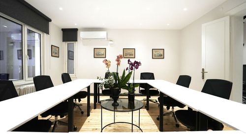 Versatile Meeting Space With Elegant Interiors and Adaptable Layouts