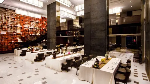 Elegant Black Hall With a Contemporary Ambience for High-Profile Banquets