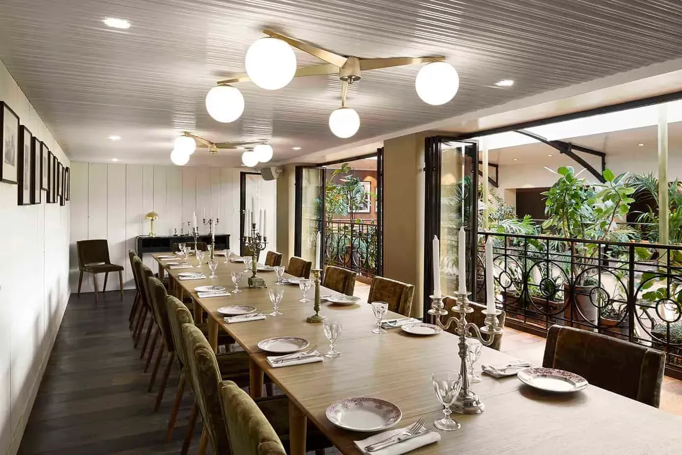 An elegant space with classic decor for IMCAS 2026 dinners.webp