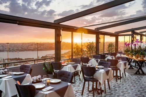 Lavish and Graceful Restaurant With Breathtaking Views