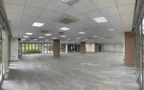 Minimalist Hall With Garden Views for Dynamic Workshops and Seminars