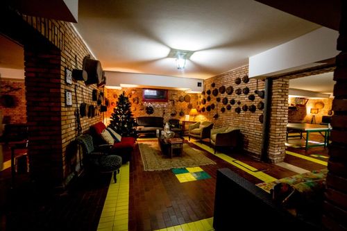 Rustic Tavern With Warm Atmosphere for Unique Team-Building Events