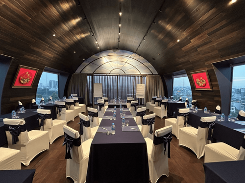 Contemporary Function Room With Panoramic Views for Networking Receptions