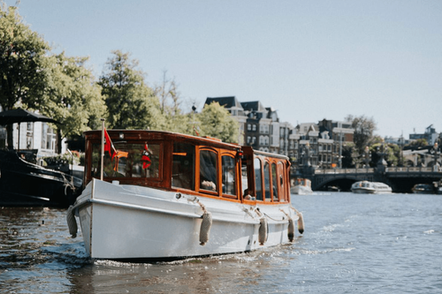 Classic Canal Cruise With Oyter Dining for Cocktails and Gatherings