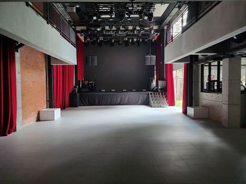 Live House Vibes Venue With Dual Levels