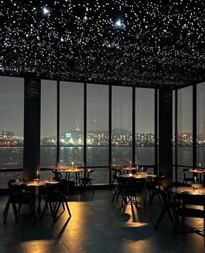 Contemporary Chic Venue With Black Interior and Floor-to-Ceiling Windows for Intimate Events