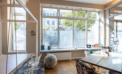 Street-Access Creative Loft With Swing Seats for Group Workshops