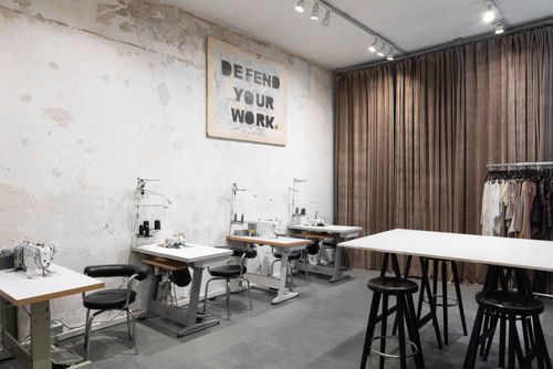 Quirky Urban Loft With Exposed Concrete Walls for Creative Workshops