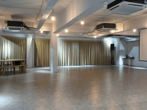 Minimalist Urban Hall for Large-Scale Conferences and Conventions