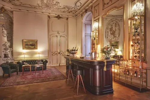 Elegant 18th-Century Salon for Cocktails, Tastings and Networking