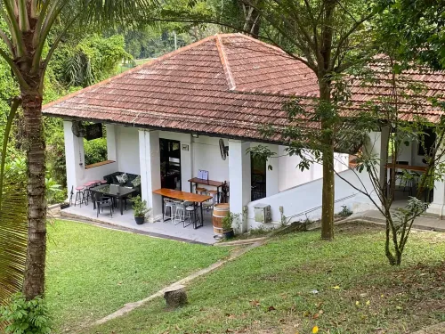Colonial Garden Bungalow Wine Bar for 20-Guest Tastings