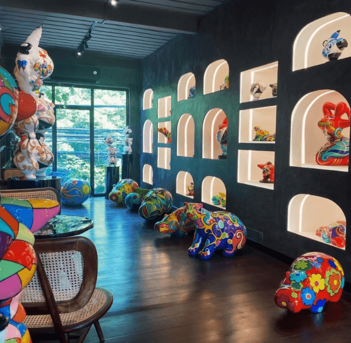Stunning art gallery in Bangkok with bold sculptures for creative corporate events.png
