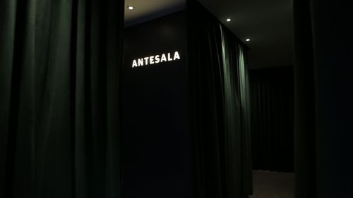 A Unique Multi-Theatre Space for Rotating Speakers and Interactive Breakouts